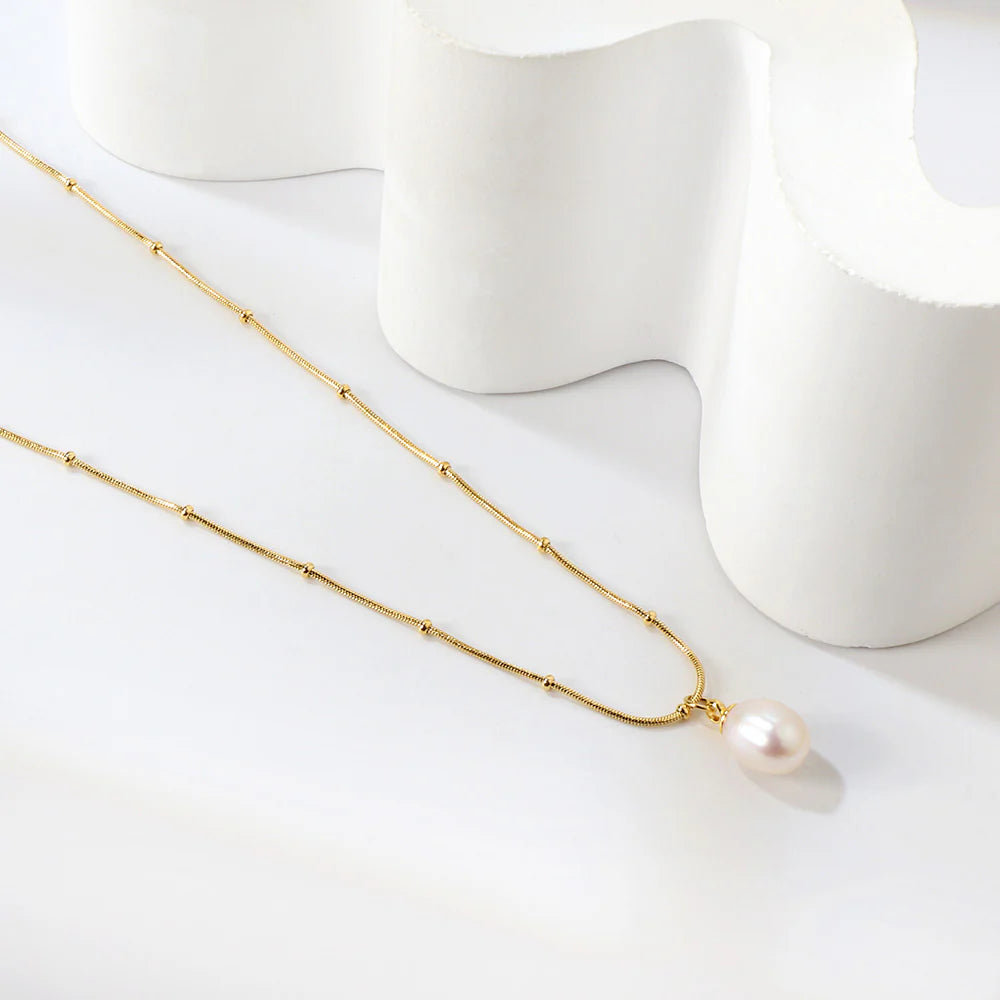 Textured Chain Pearl Pendant Necklace